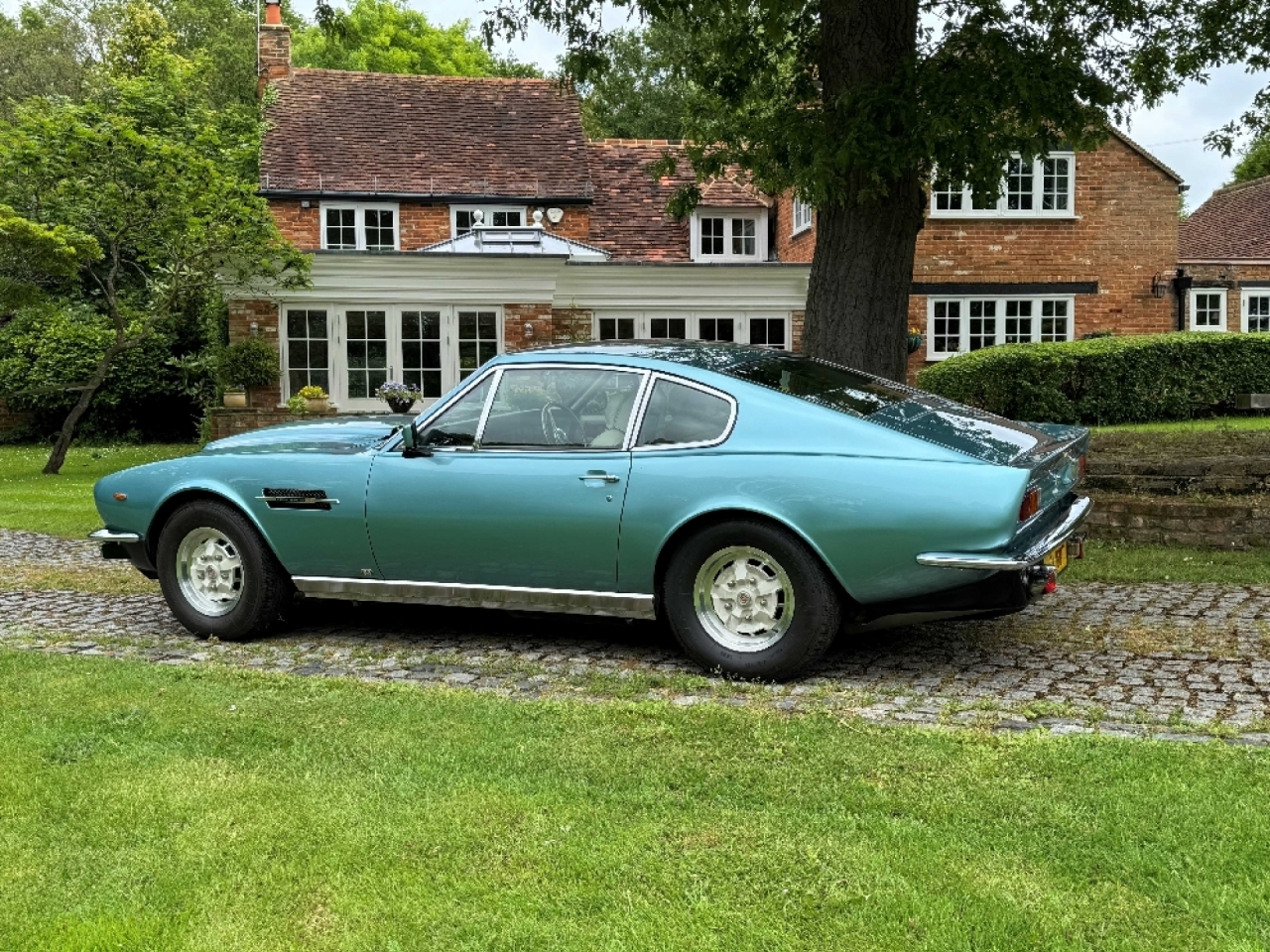 Aston Martin V8 Saloon Oscar India