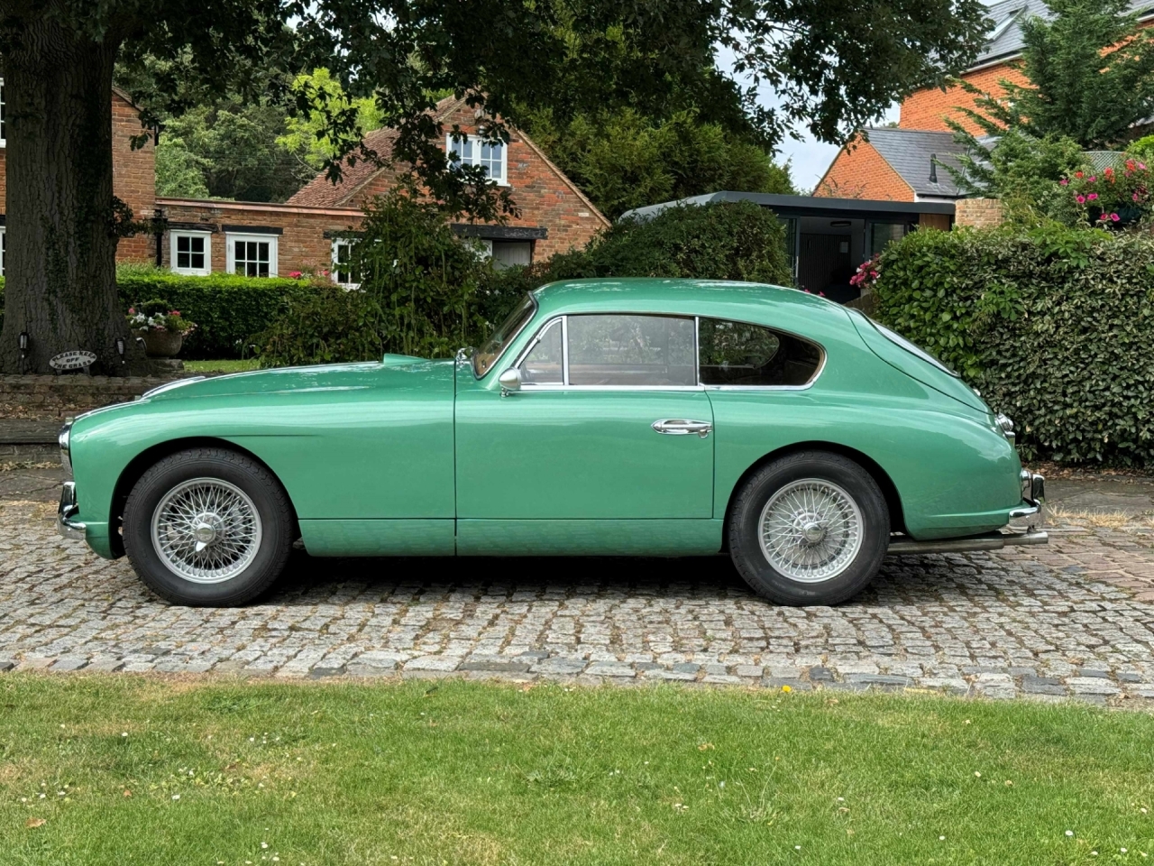 Aston Martin DB2/4