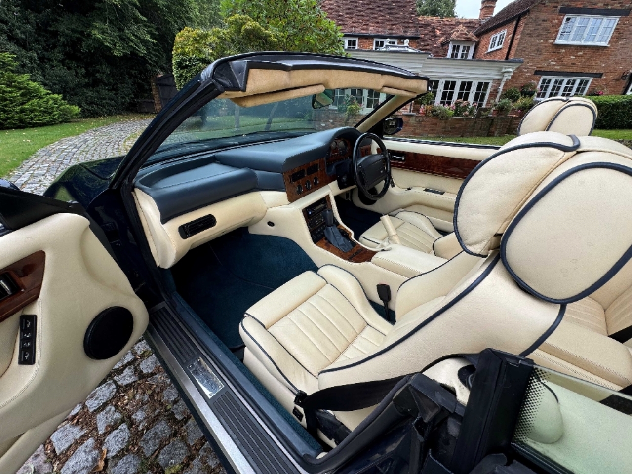 Aston Martin Virage (Wide Bodied) Volante