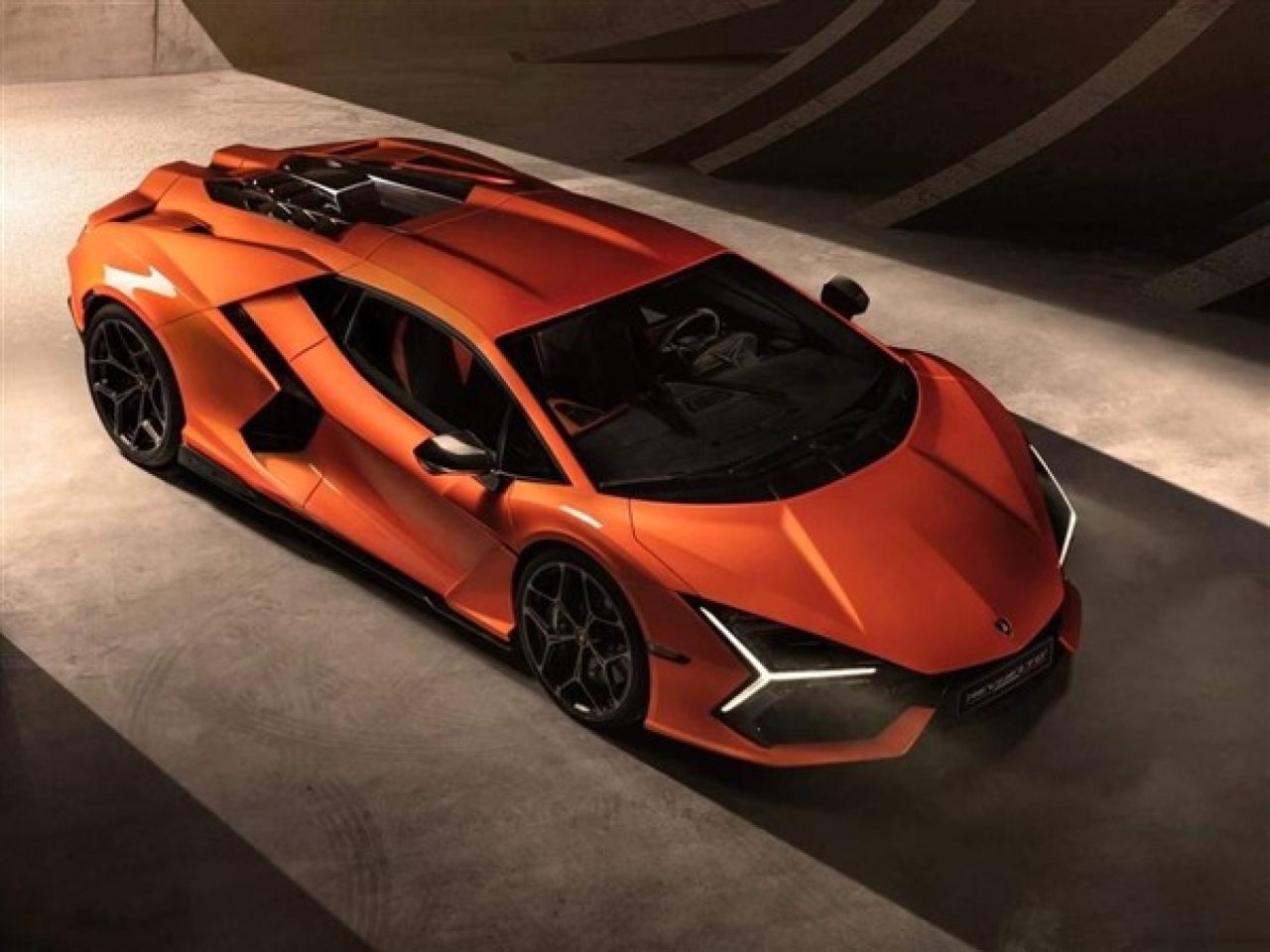 2024 Lamborghini Revuelto