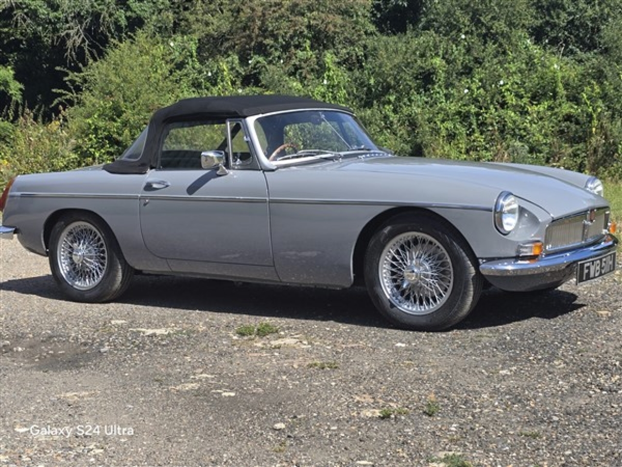 1970 MG B Roadster (Dove Grey)