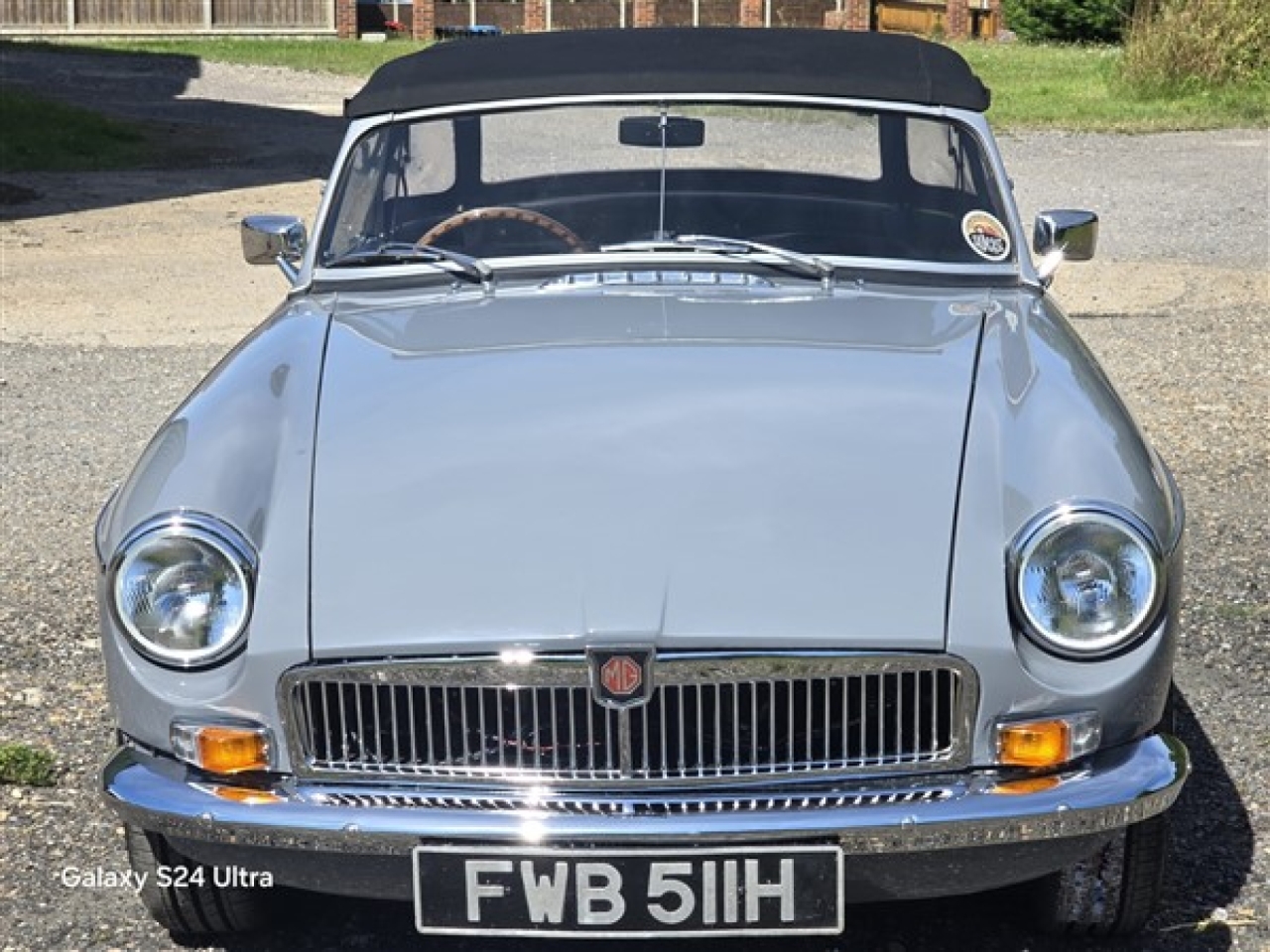 1970 MG B Roadster (Dove Grey)