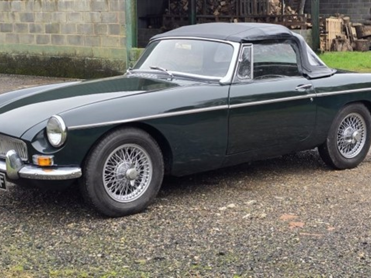 1967 MG B Roadster (British Racing Green)