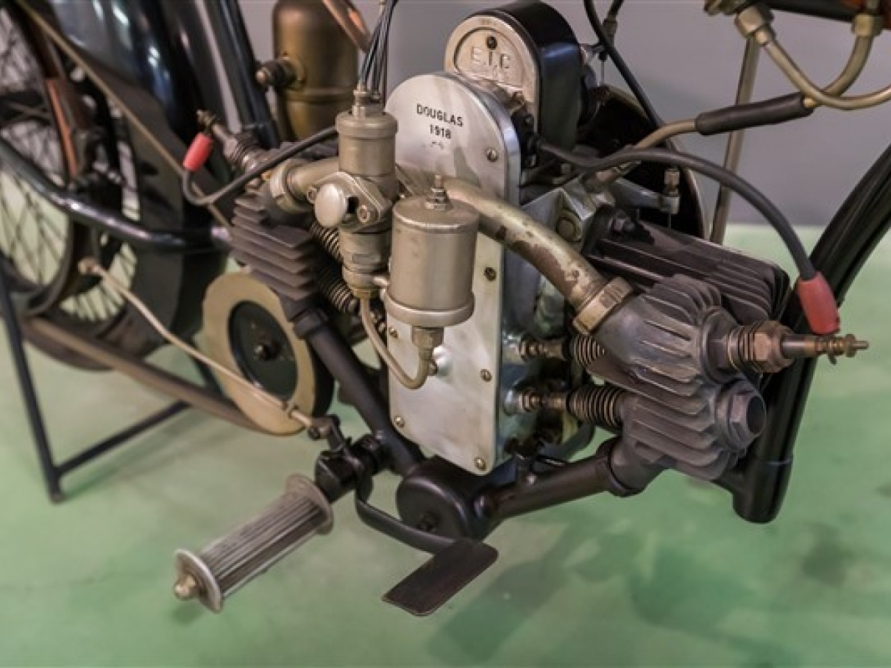 1918 Douglas 350 2 3/4 HP (Lot 76)