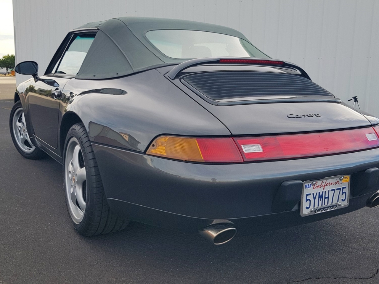 Porsche 993 Carrera Cabrio in slate grey!