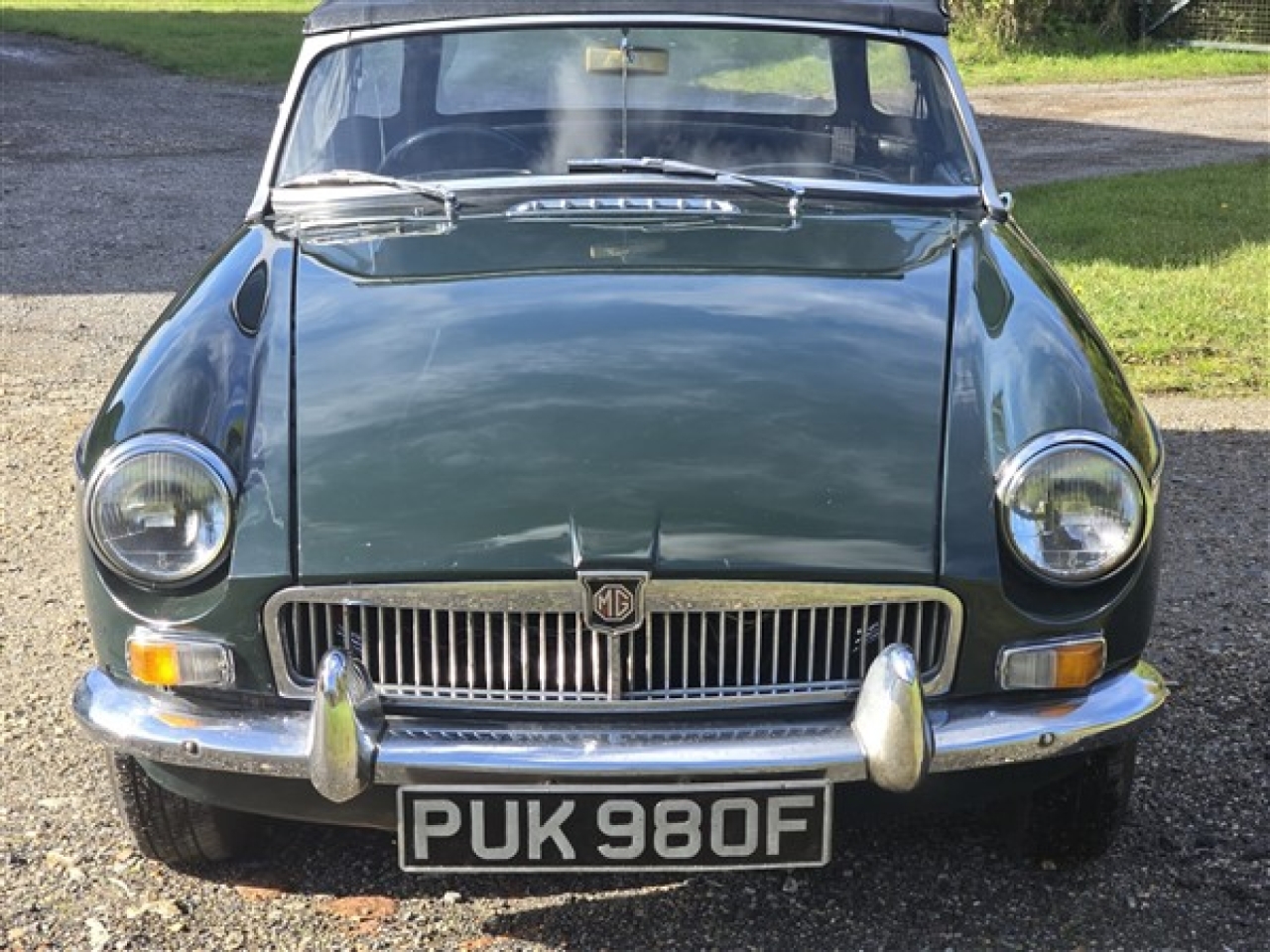 1967 MG B Roadster (British Racing Green)