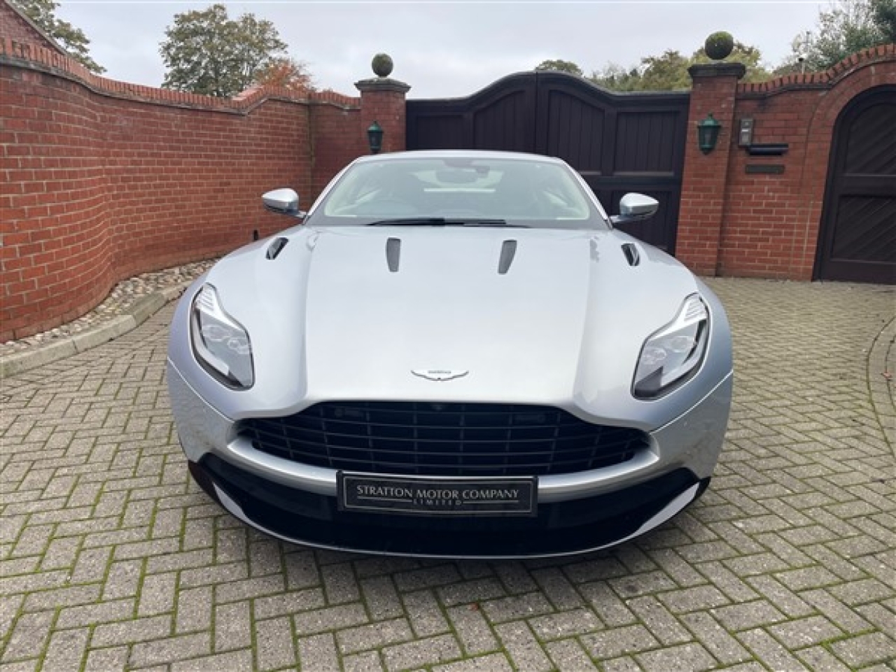 2016 Aston Martin DB11 V12 Coupe