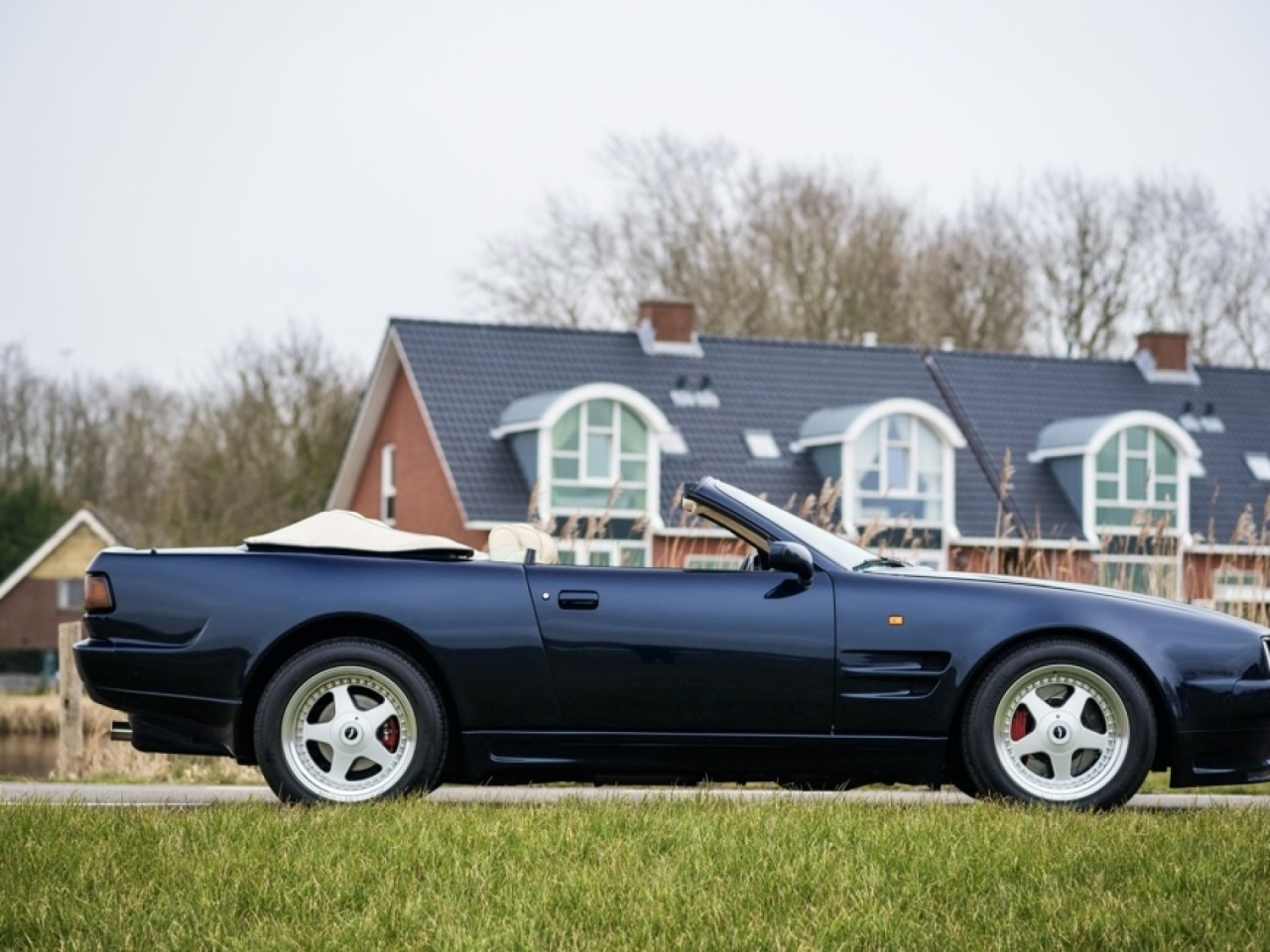 Aston Martin 6.3 Virage Volante