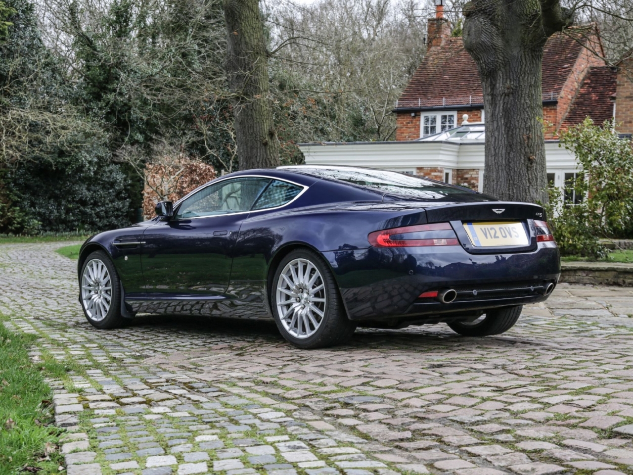 Aston Martin DB9 Coupe