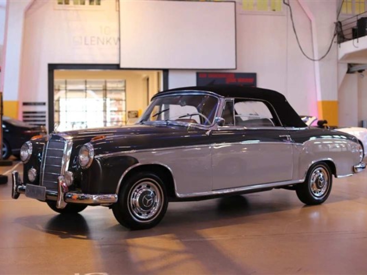 1960 Mercedes-Benz W128 220SE