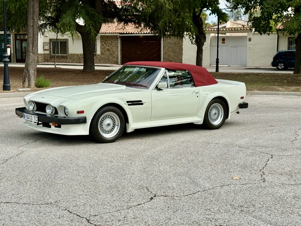 Aston Martin V8 Vantage Volante