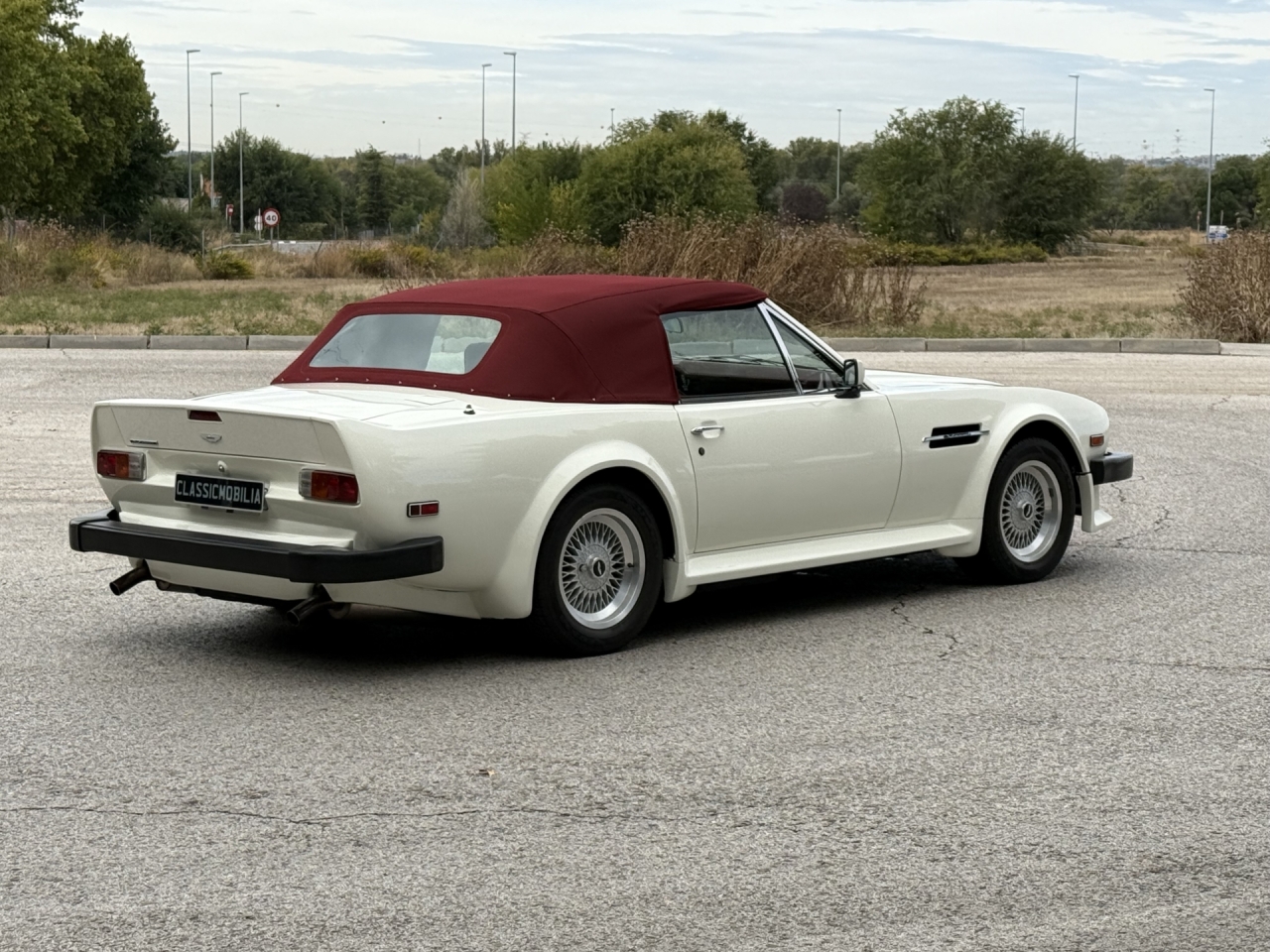 Aston Martin V8 Vantage Volante