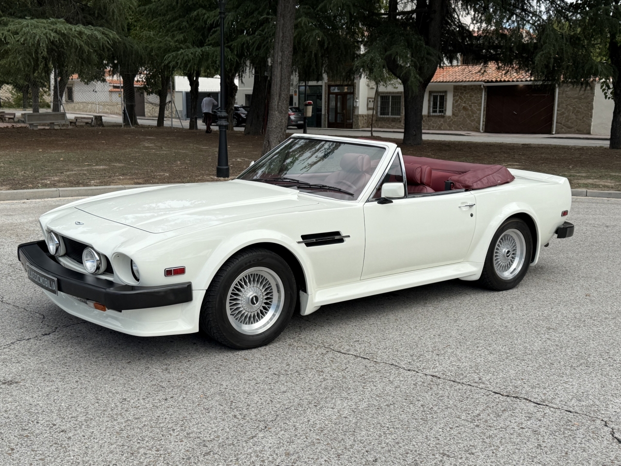 Aston Martin V8 Vantage Volante