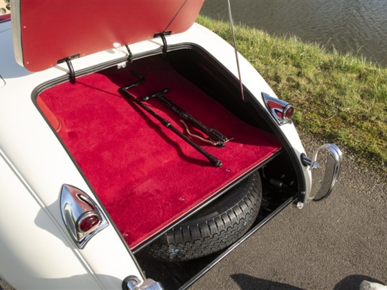 1949 Jaguar XK 120 “ALLOY”