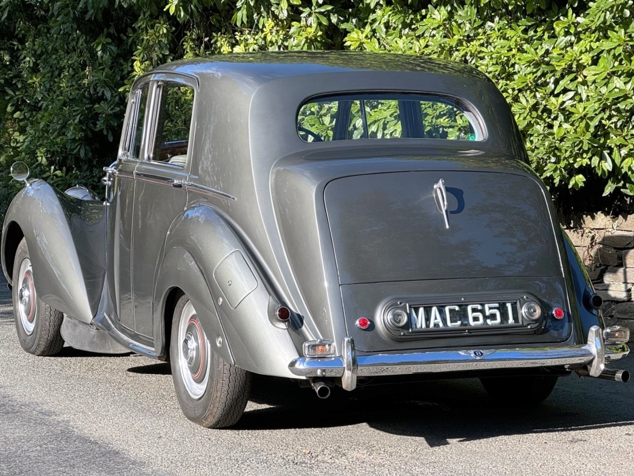 1952 Bentley MK VI Sports Saloon with very appealing upgrades B40PV