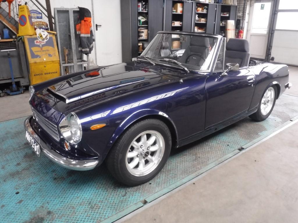 1968 Datsun 2000 Fairlady blue