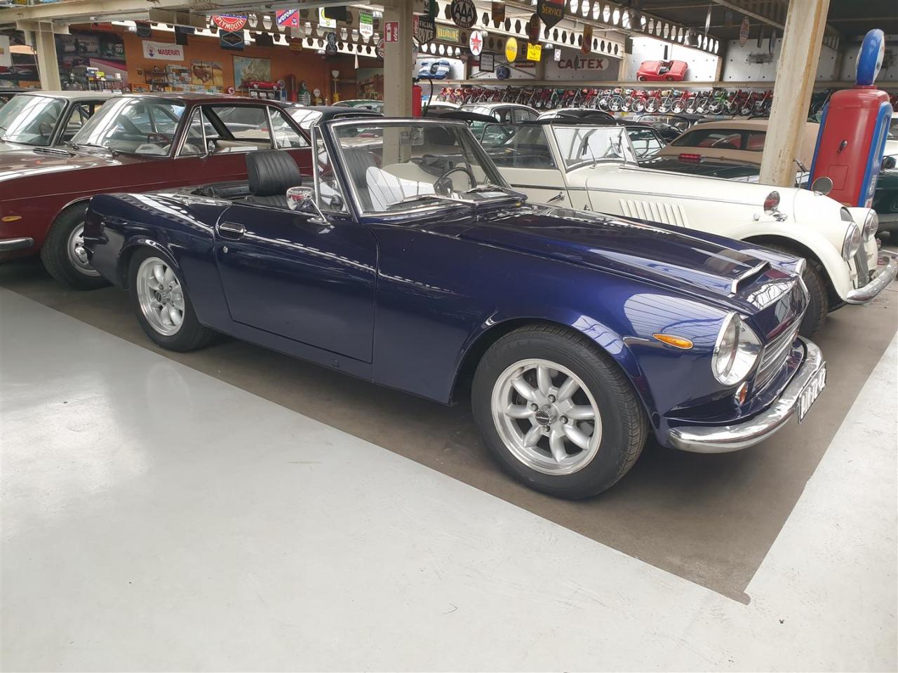 1968 Datsun 2000 Fairlady blue