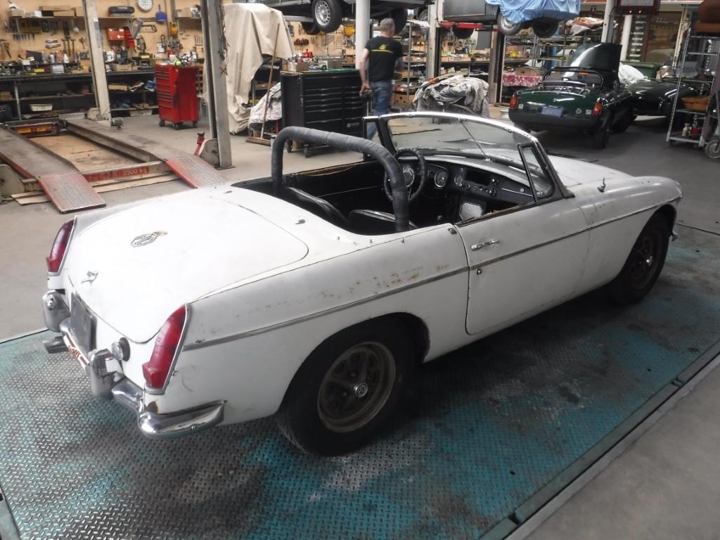 1967 MG B Cabrio no. 94868