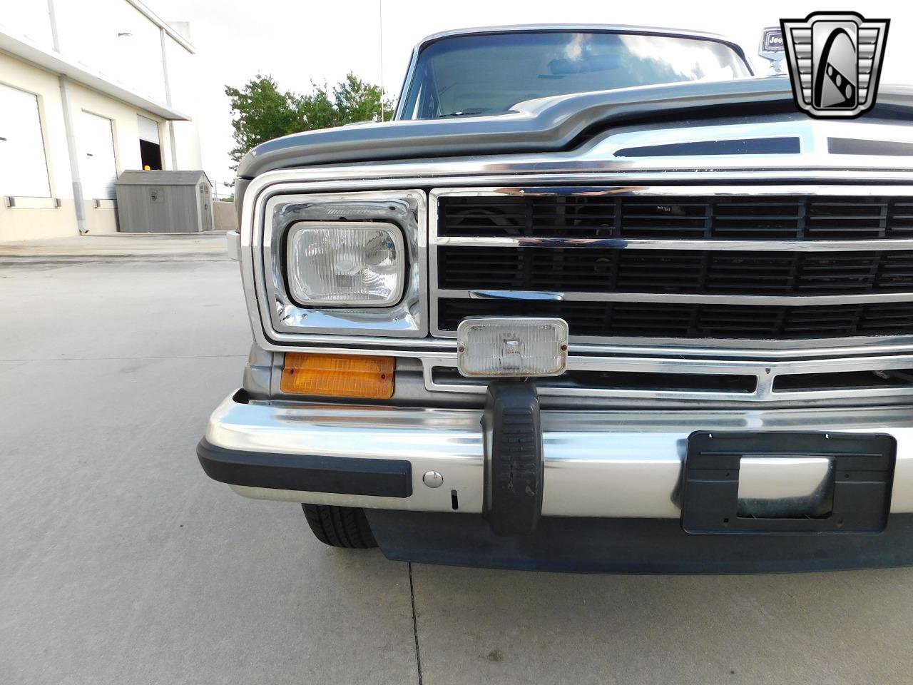 1990 Jeep Grand Wagoneer