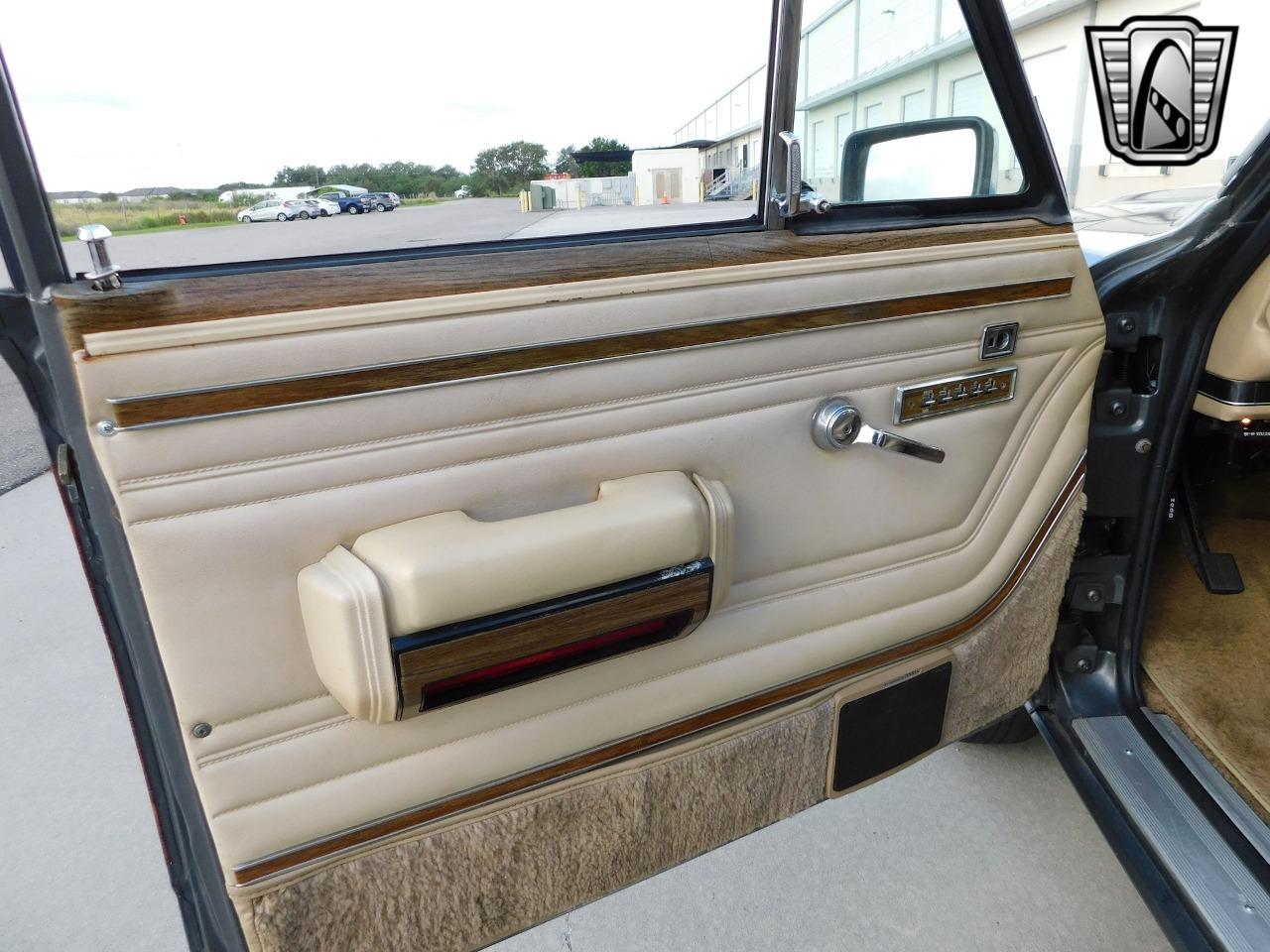 1990 Jeep Grand Wagoneer