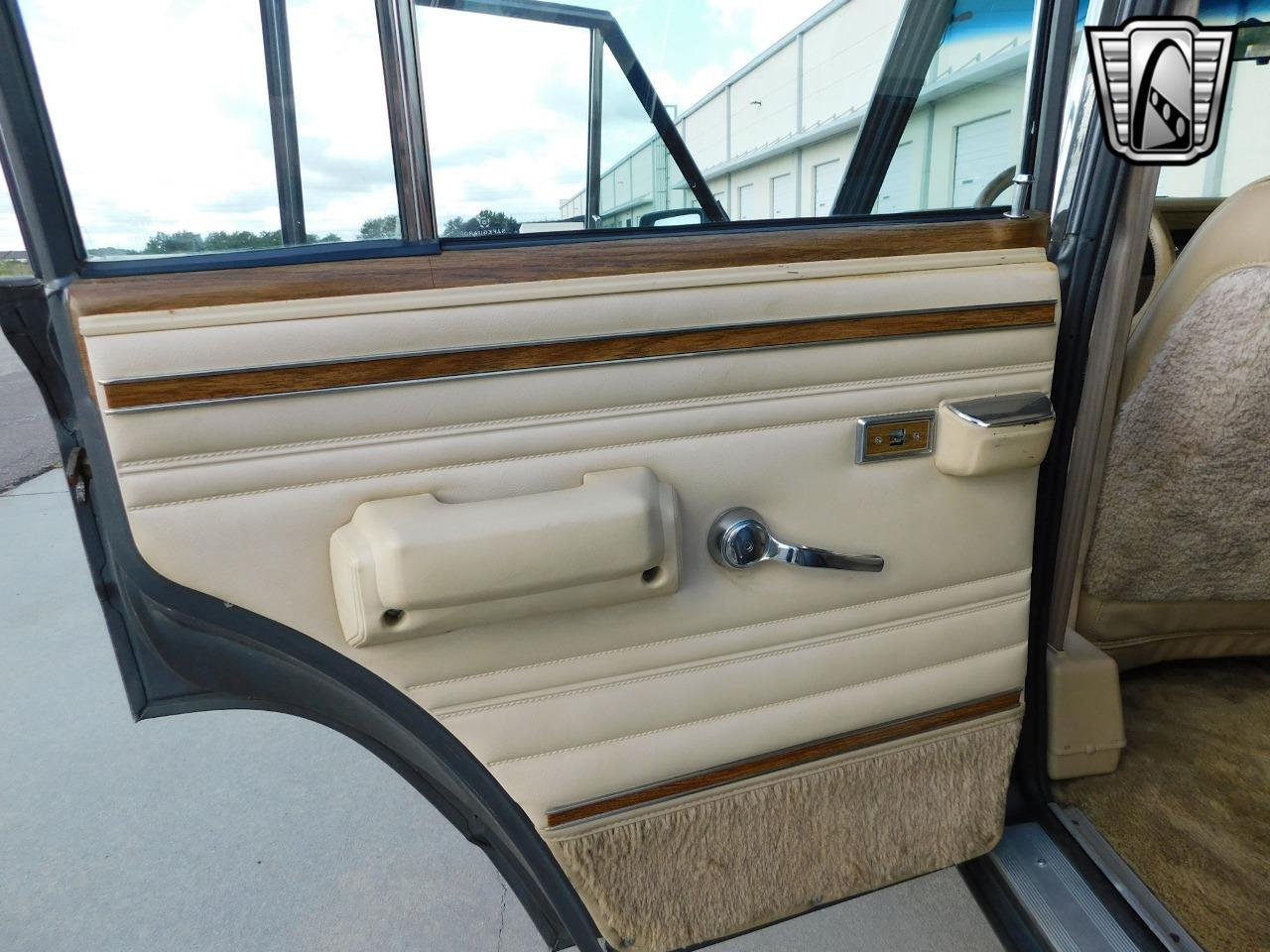 1990 Jeep Grand Wagoneer