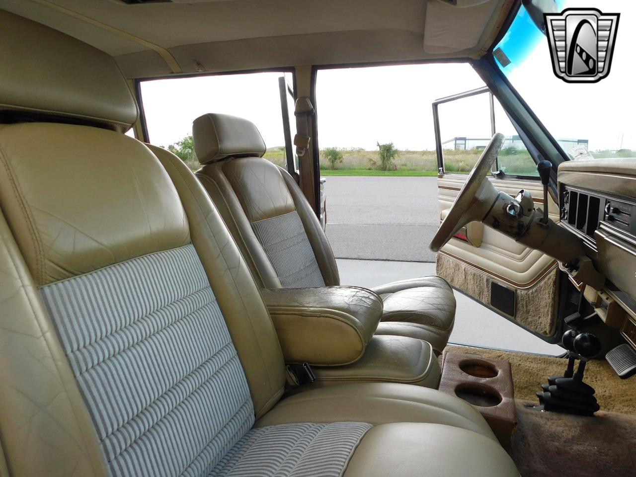 1990 Jeep Grand Wagoneer