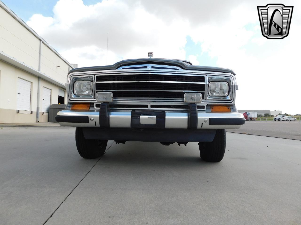 1990 Jeep Grand Wagoneer