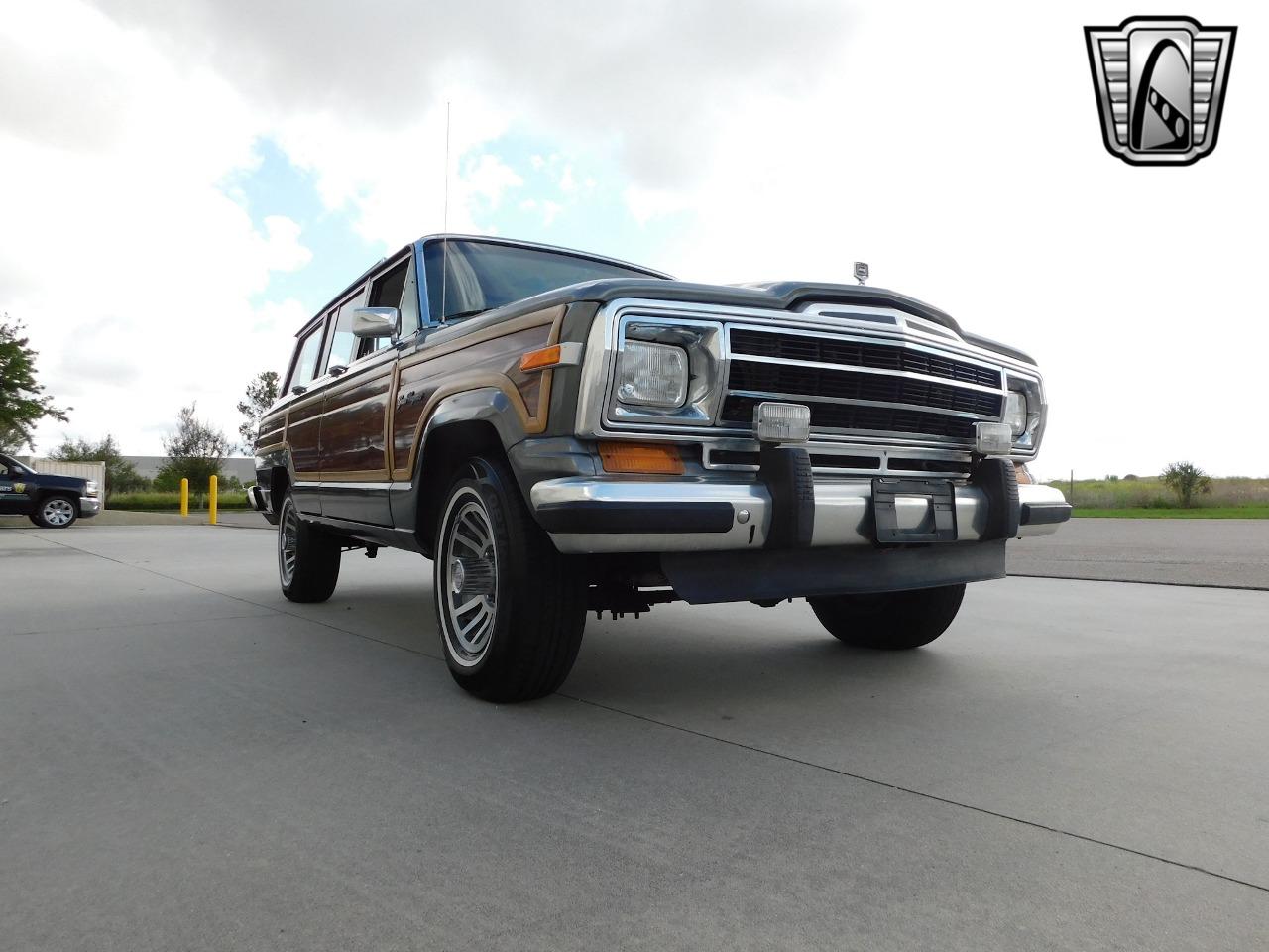 1990 Jeep Grand Wagoneer