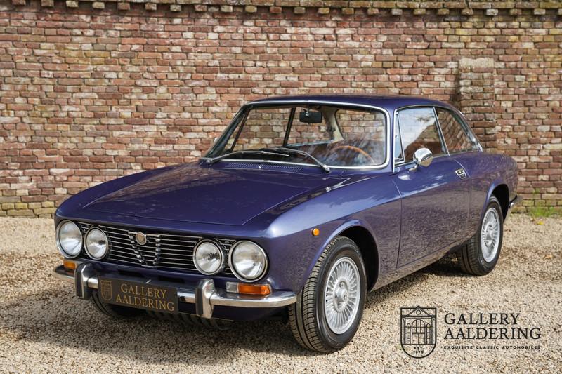 1974 Alfa Romeo GTV 2000 Bertone Coupe