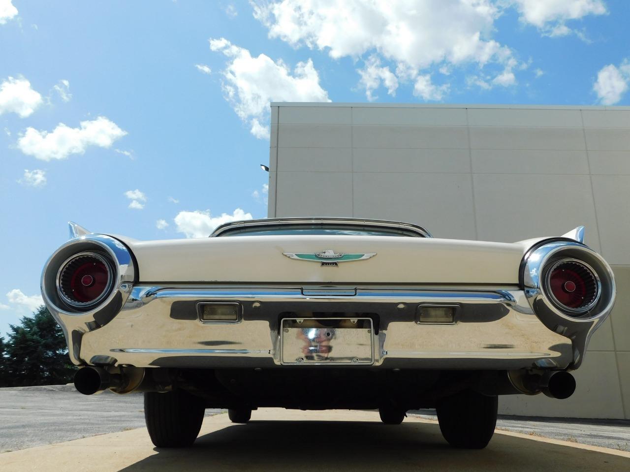 1961 Ford Thunderbird