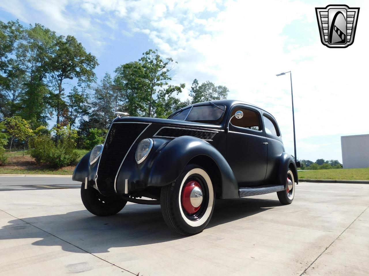 1937 Ford Tudor