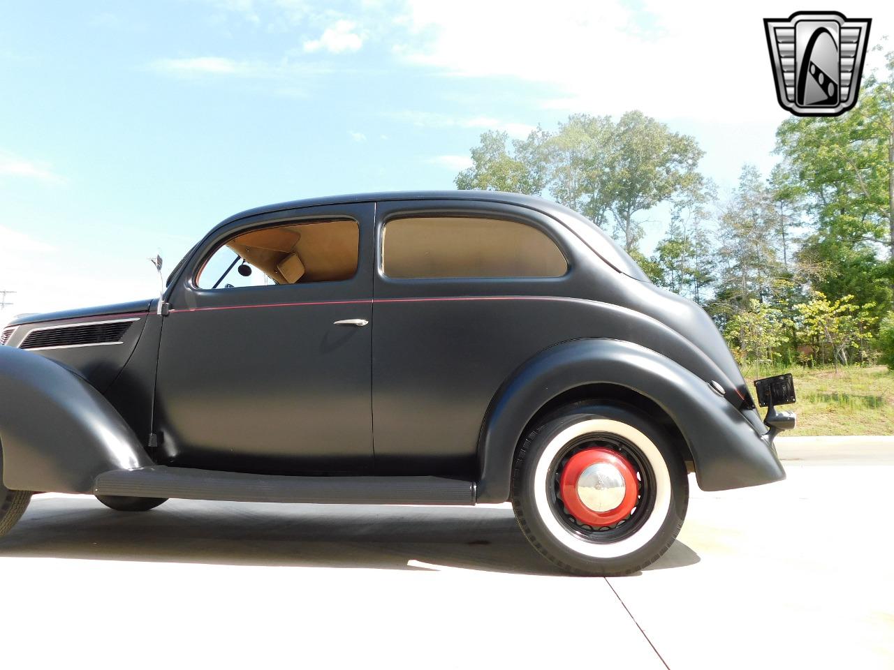 1937 Ford Tudor