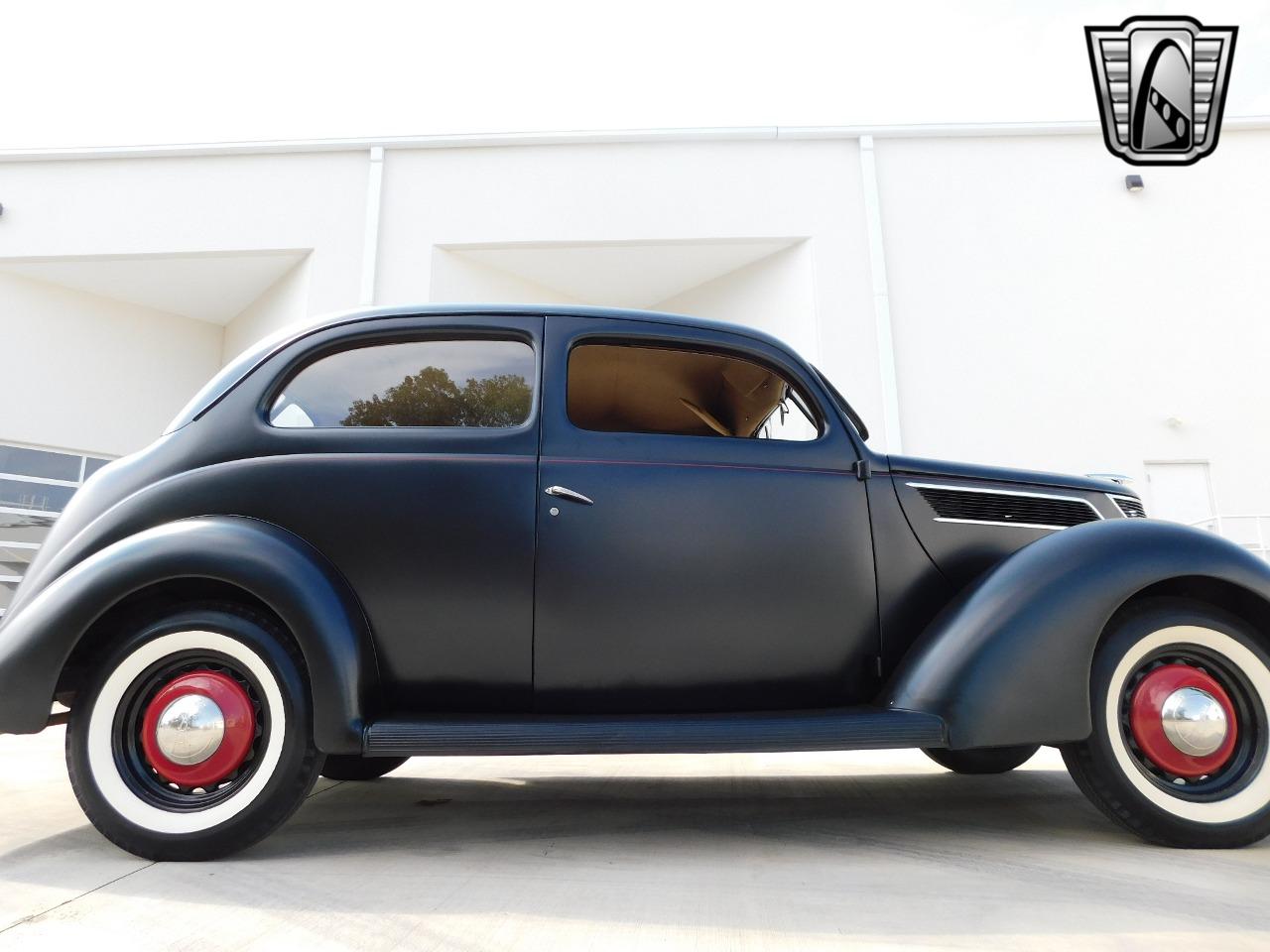 1937 Ford Tudor