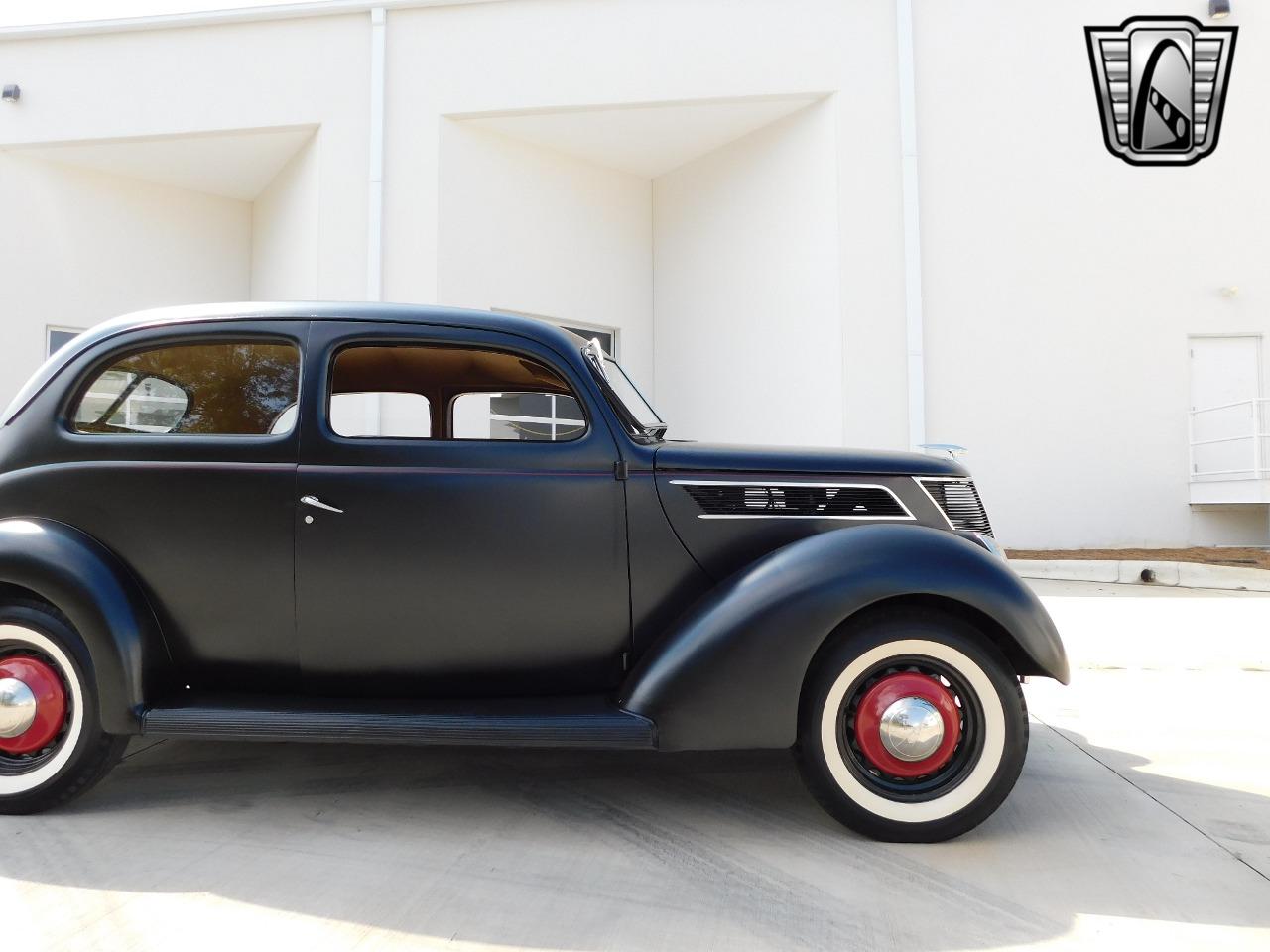 1937 Ford Tudor