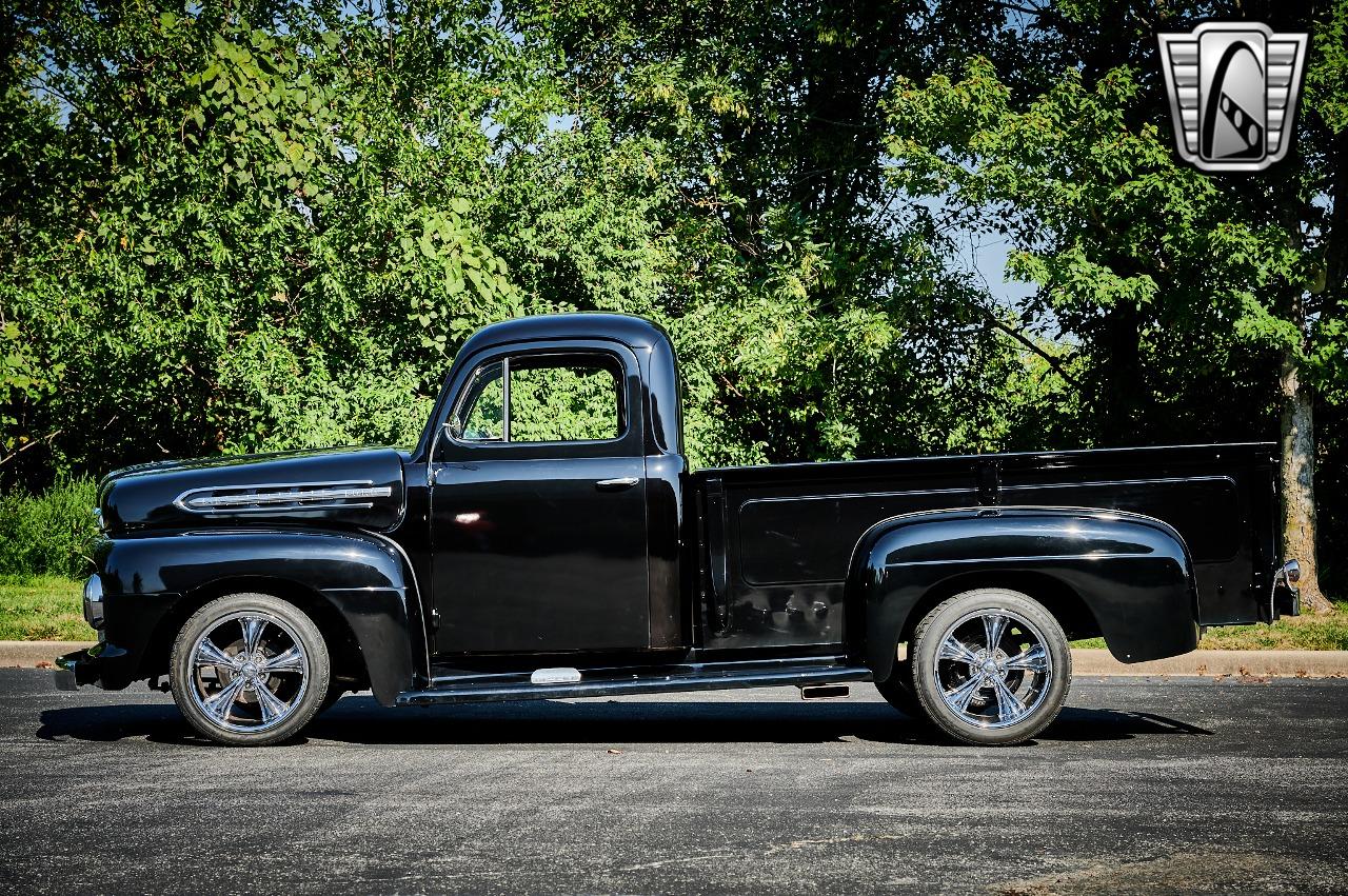 1951 Ford F2