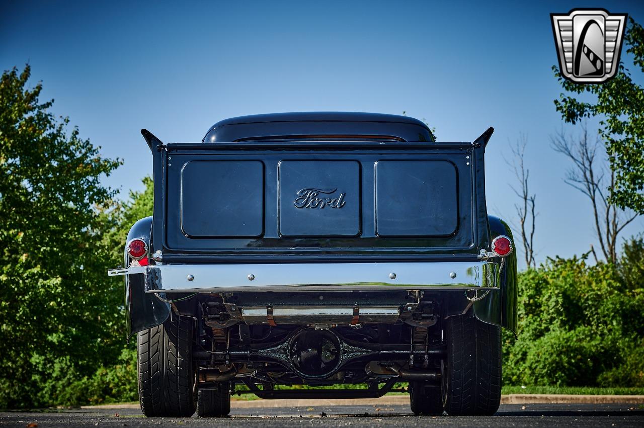 1951 Ford F2