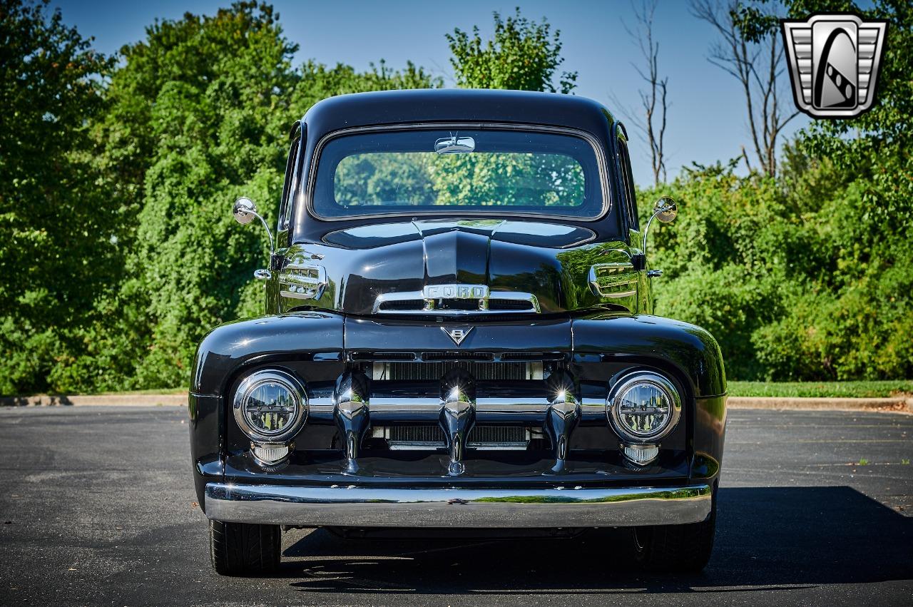 1951 Ford F2