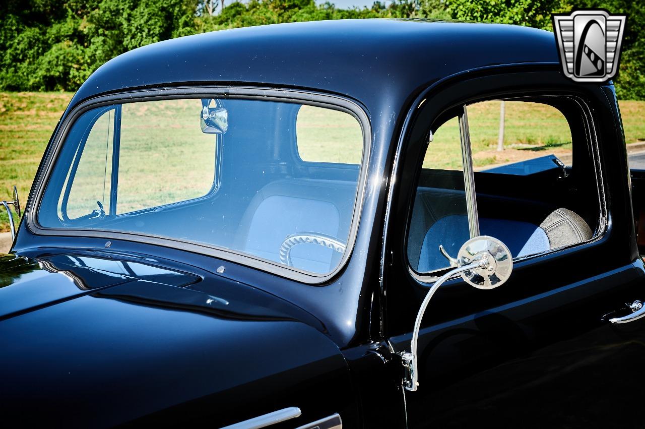 1951 Ford F2