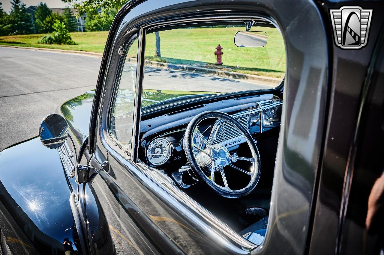 1951 Ford F2