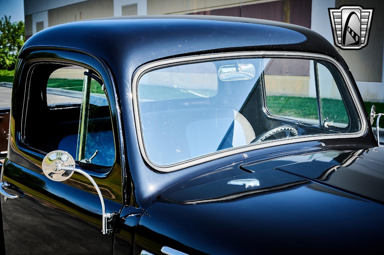 1951 Ford F2