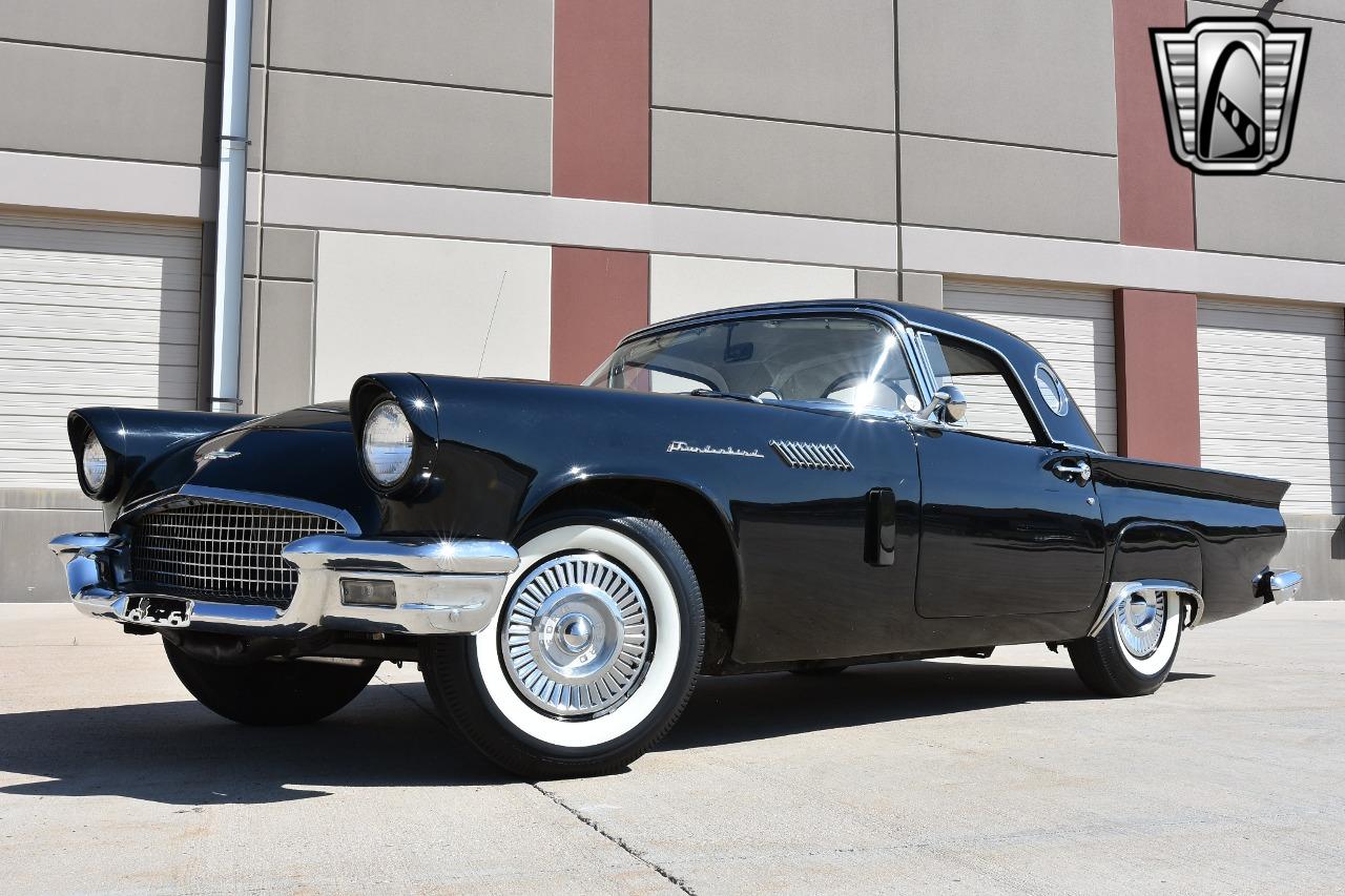 1957 Ford Thunderbird