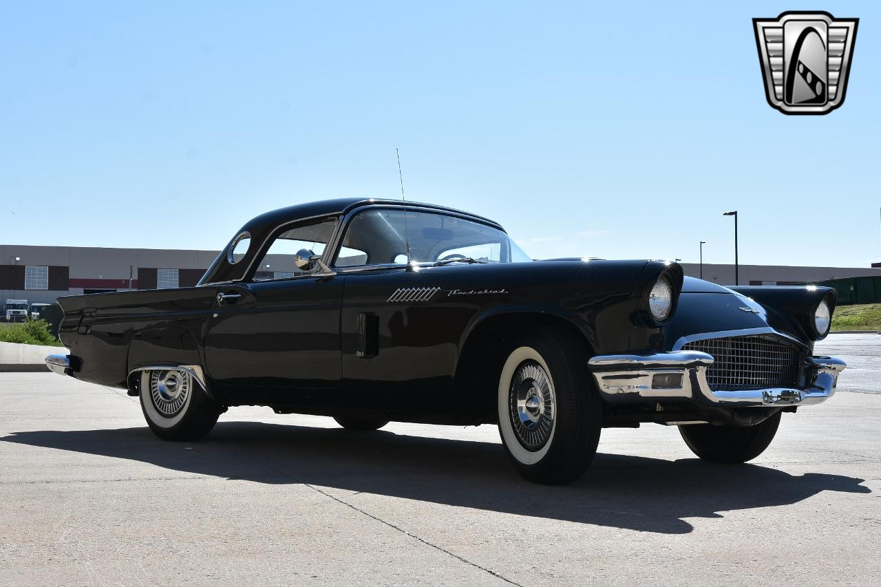 1957 Ford Thunderbird