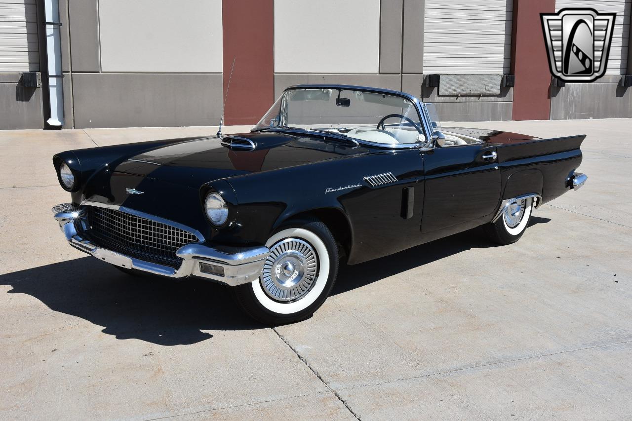 1957 Ford Thunderbird