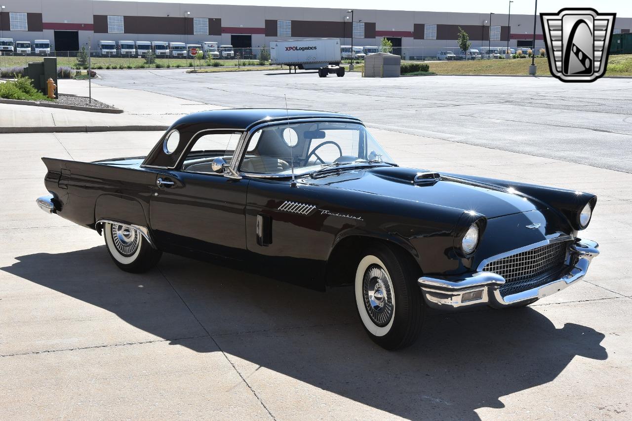 1957 Ford Thunderbird