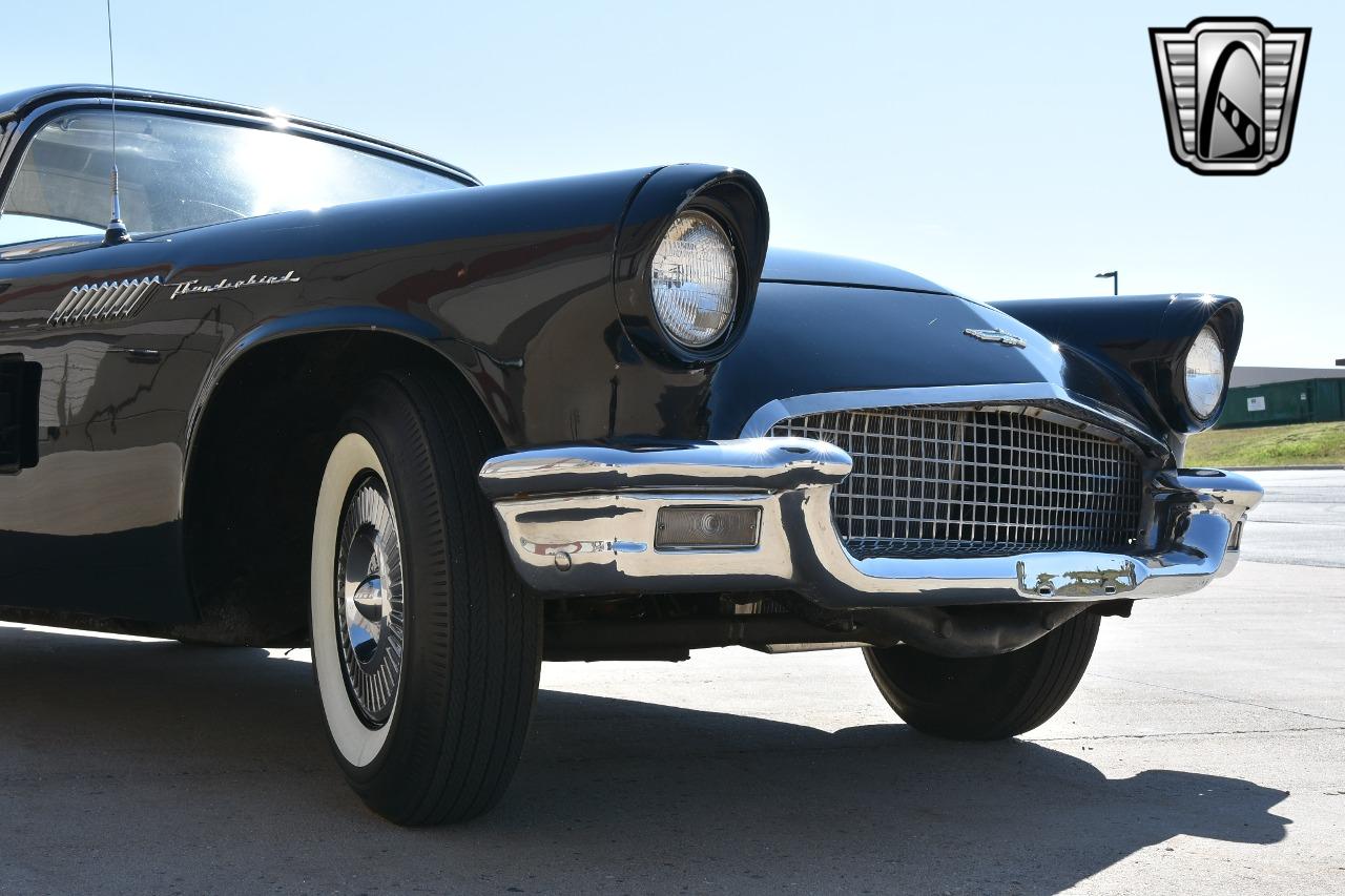 1957 Ford Thunderbird