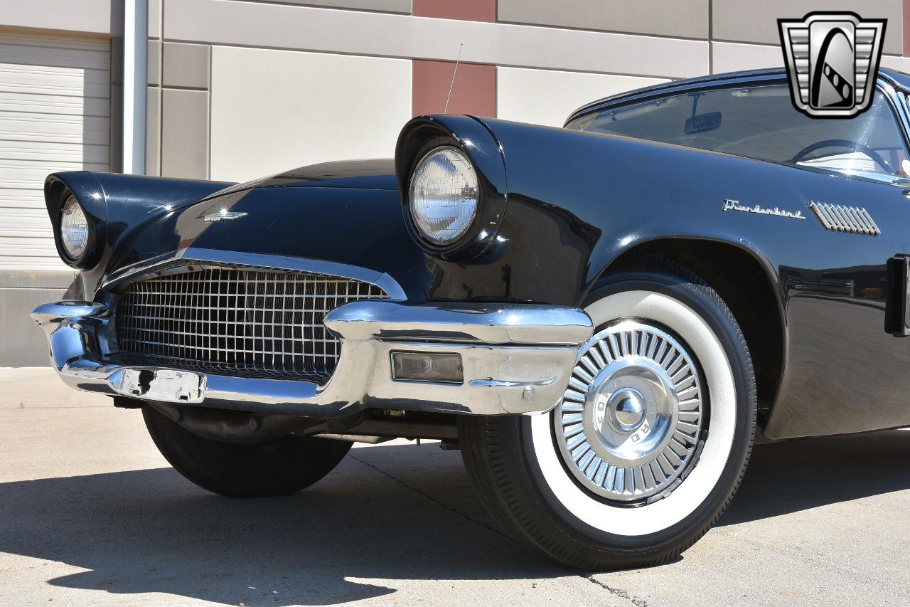 1957 Ford Thunderbird