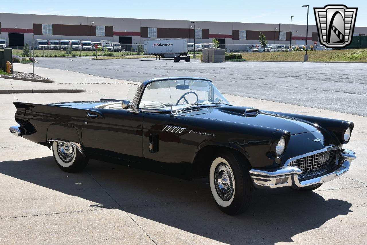 1957 Ford Thunderbird