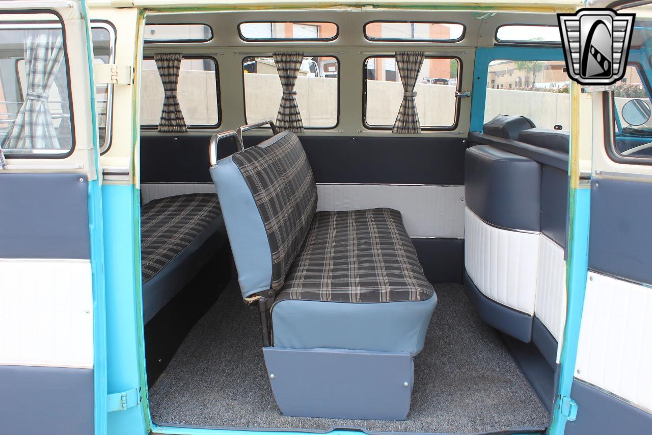 1973 Volkswagen Kombi Bus