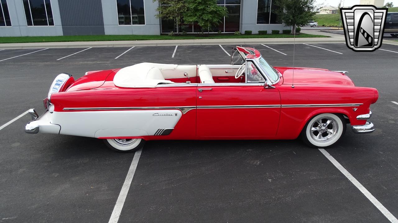 1954 Ford Crestline