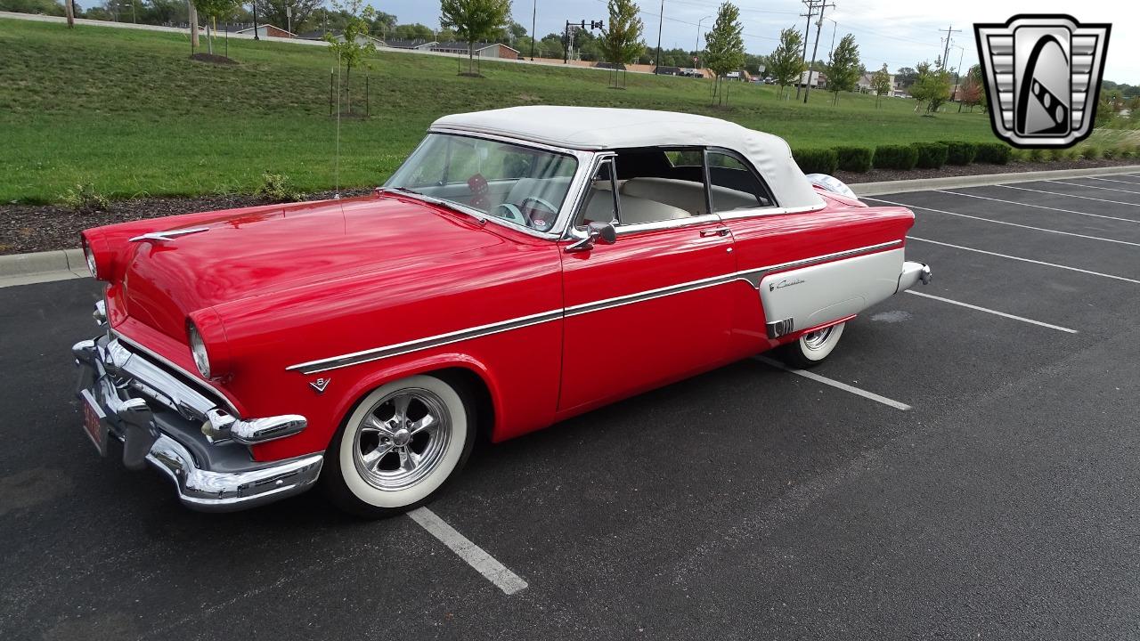 1954 Ford Crestline